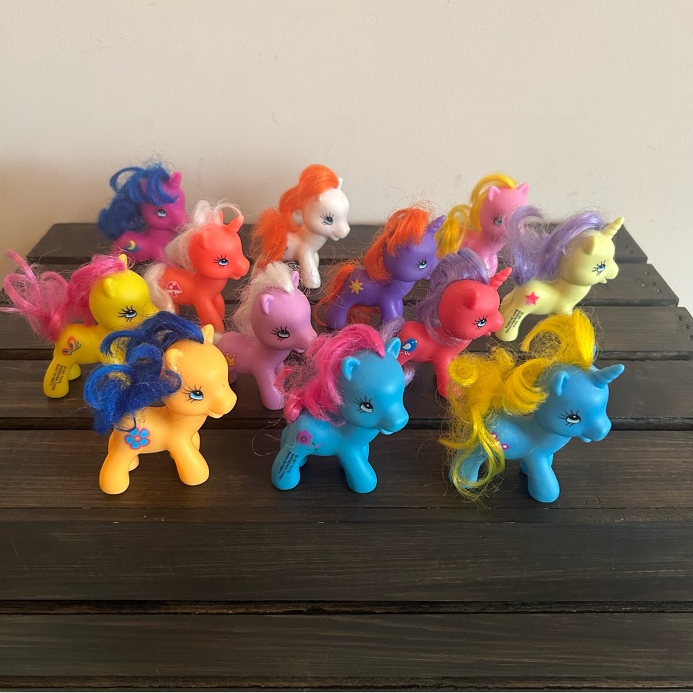 Bundle of 12 Gi-go Toy Ponies by Wonder Pony Land